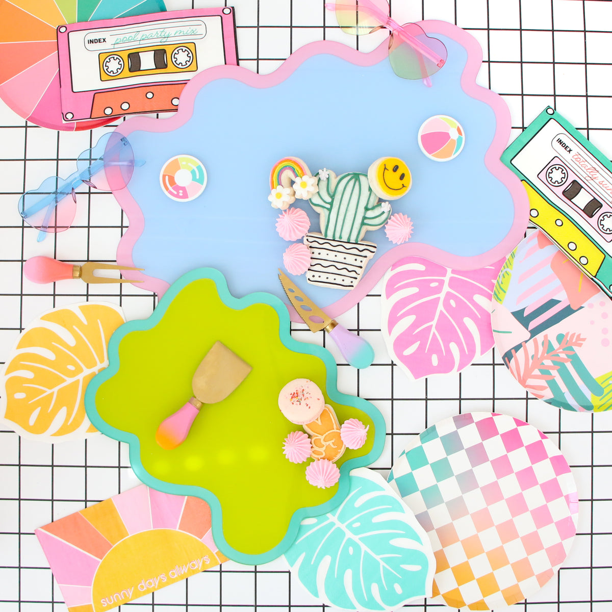 Periwinkle and pink wavy tray - Kailo Chic